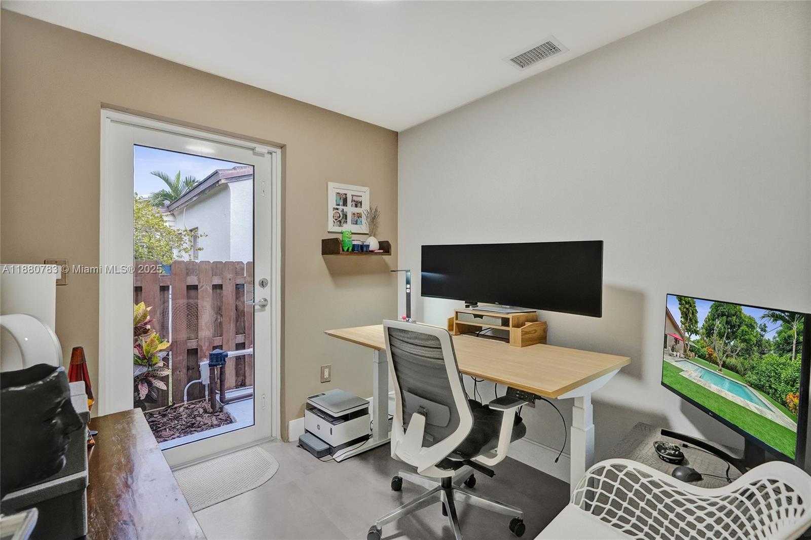 Small Image of 910 SOUTH WEST 23RD RD, Miami Number 37