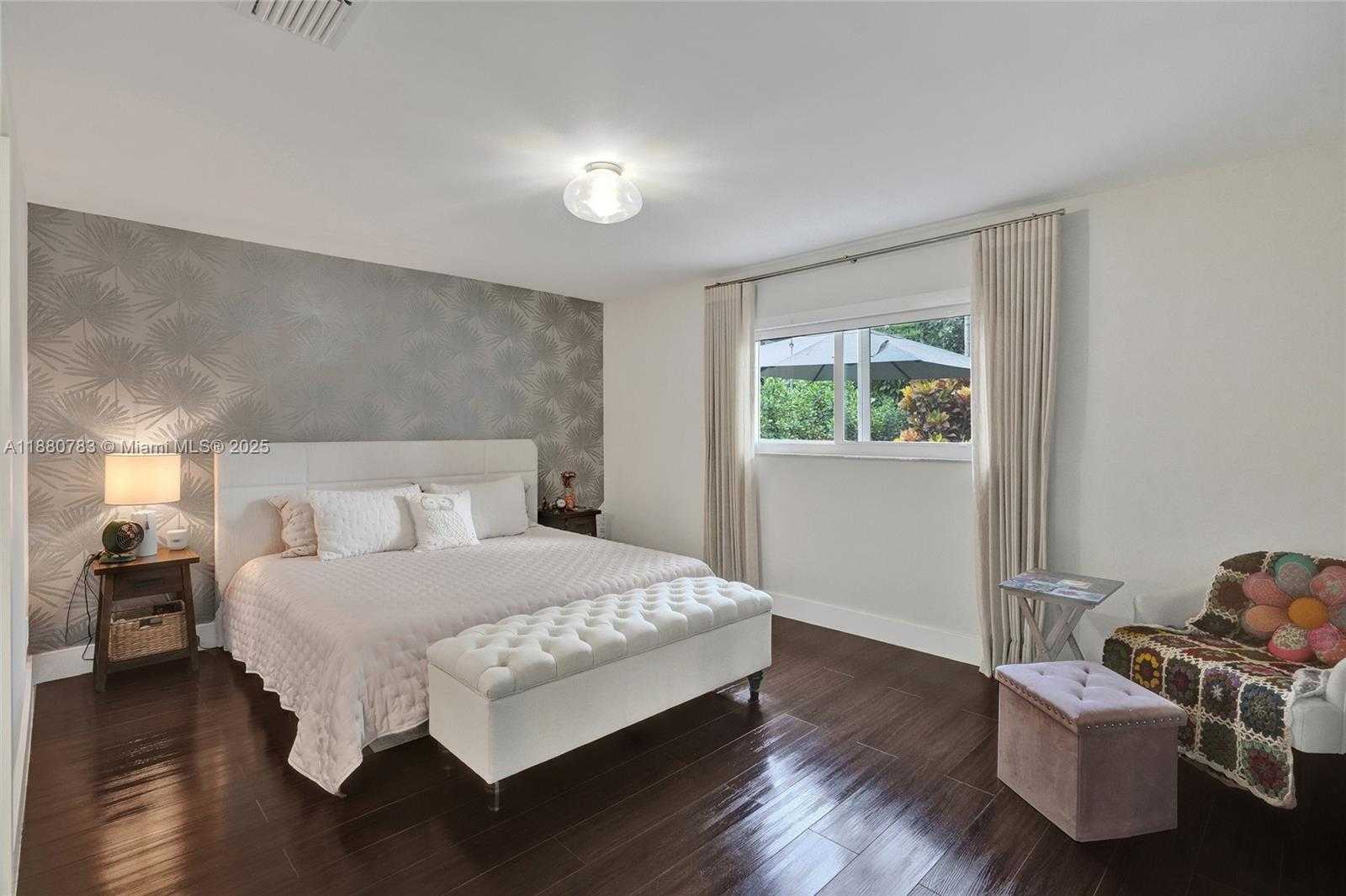 Small Image of 910 SOUTH WEST 23RD RD, Miami Number 38