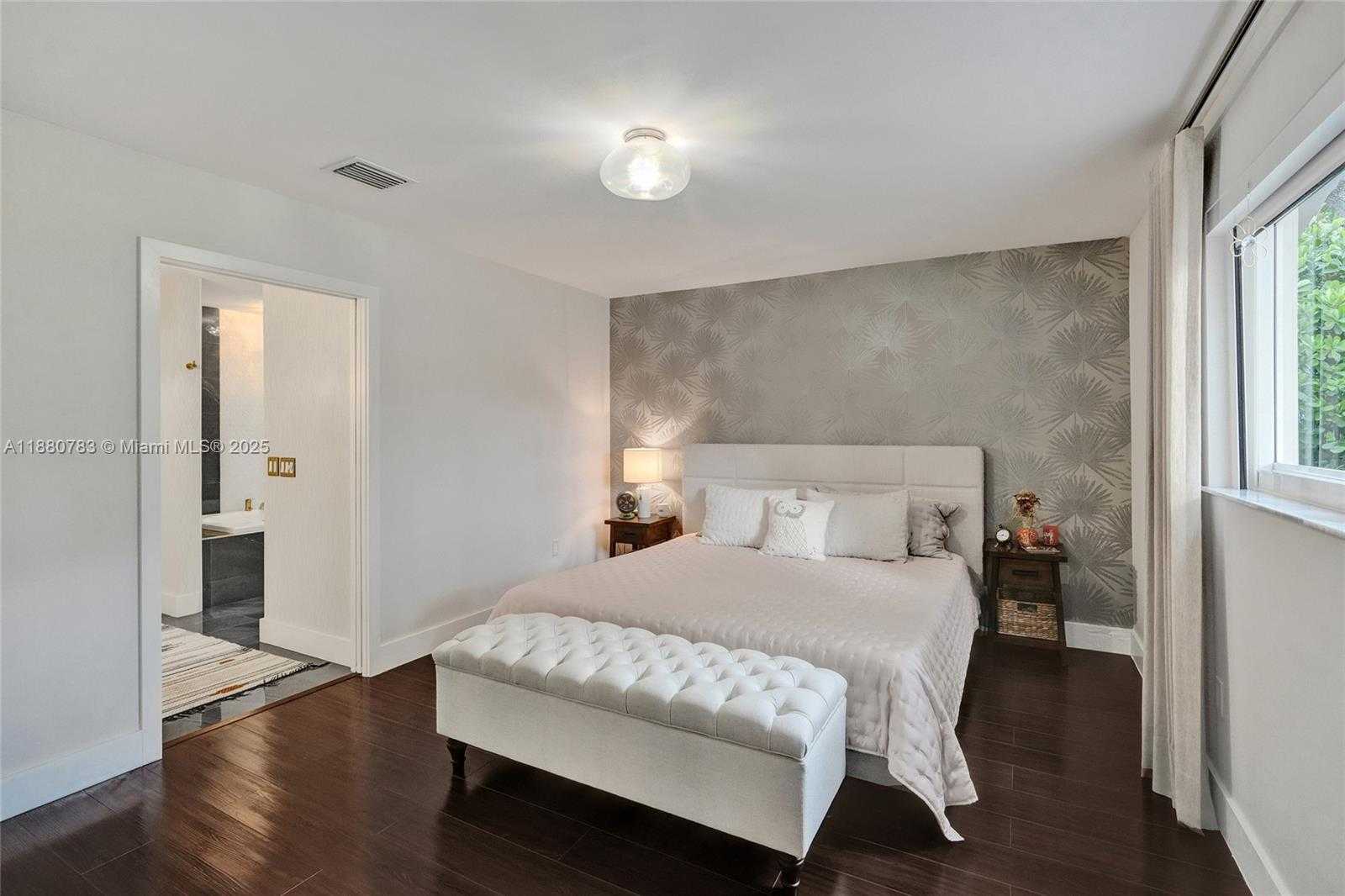 Small Image of 910 SOUTH WEST 23RD RD, Miami Number 39