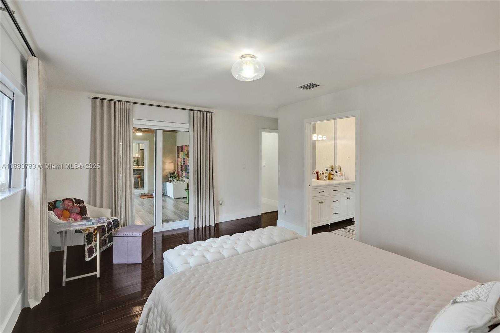 Small Image of 910 SOUTH WEST 23RD RD, Miami Number 41