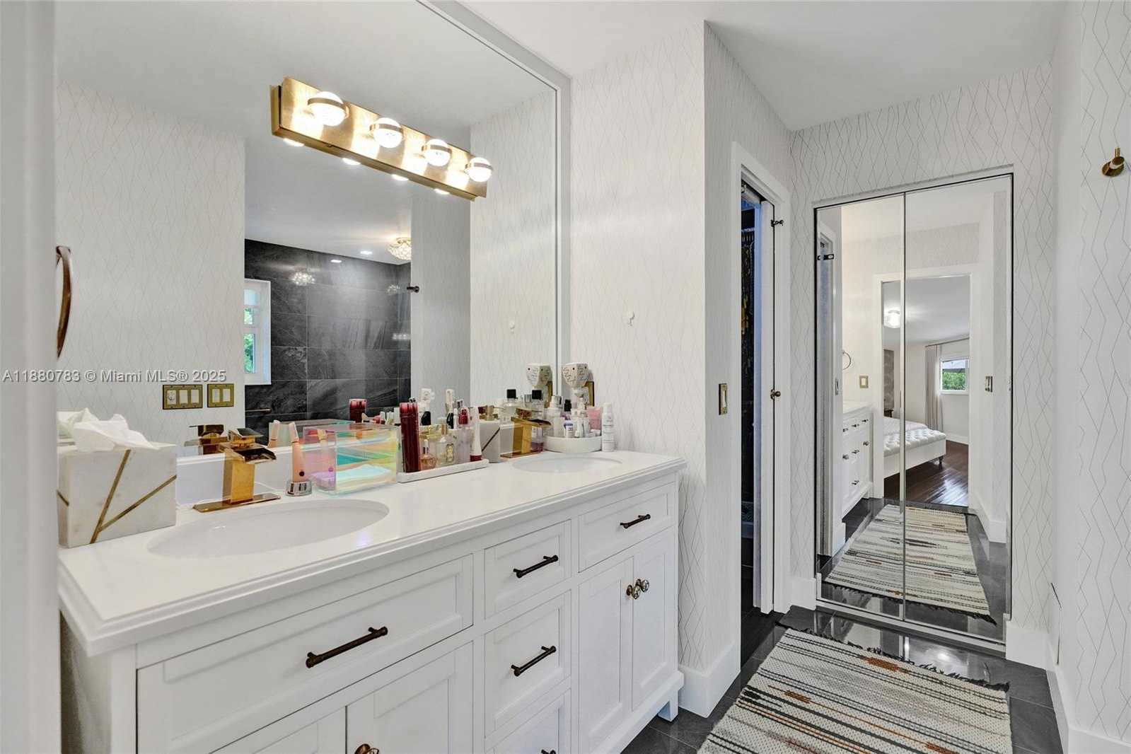 Small Image of 910 SOUTH WEST 23RD RD, Miami Number 43