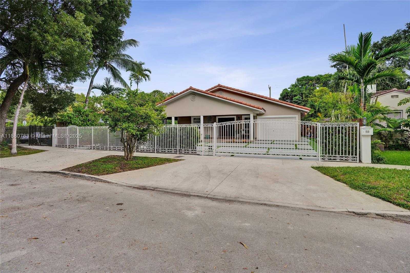 Small Image of 910 SOUTH WEST 23RD RD, Miami Number 57