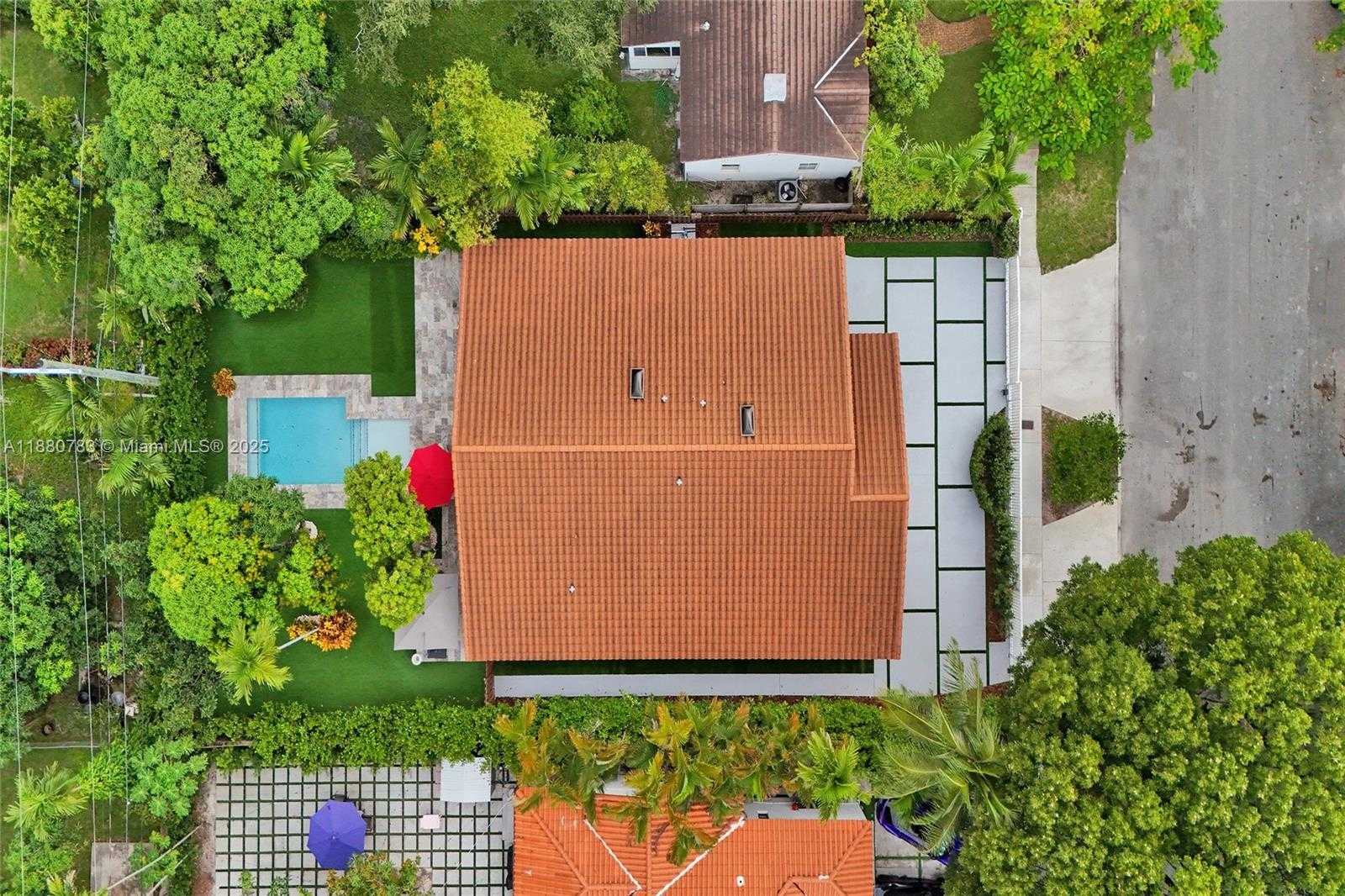 Small Image of 910 SOUTH WEST 23RD RD, Miami Number 60