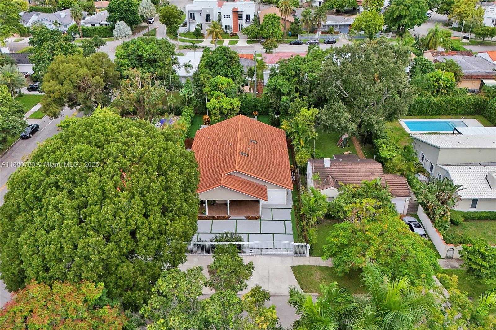 Small Image of 910 SOUTH WEST 23RD RD, Miami Number 61