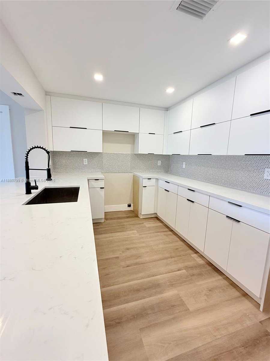 Small Image of 9342 NORTH WEST 23RD ST, Pembroke Pines Number 18