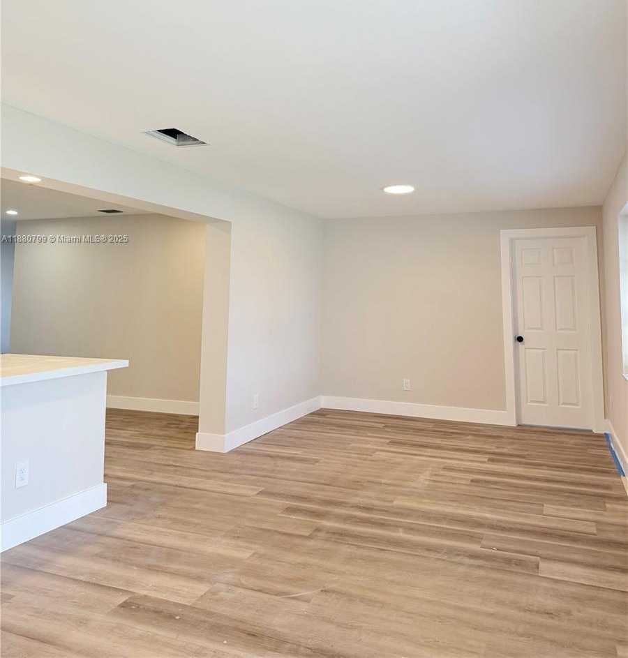 Small Image of 9342 NORTH WEST 23RD ST, Pembroke Pines Number 28