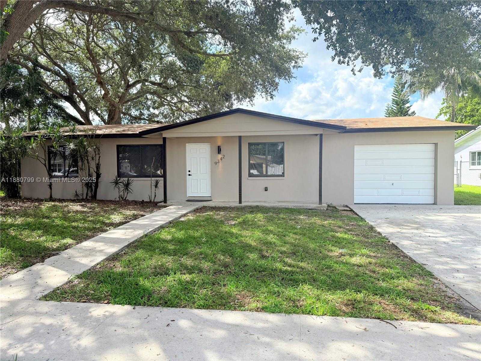 Small Image of 9342 NORTH WEST 23RD ST, Pembroke Pines Number 3