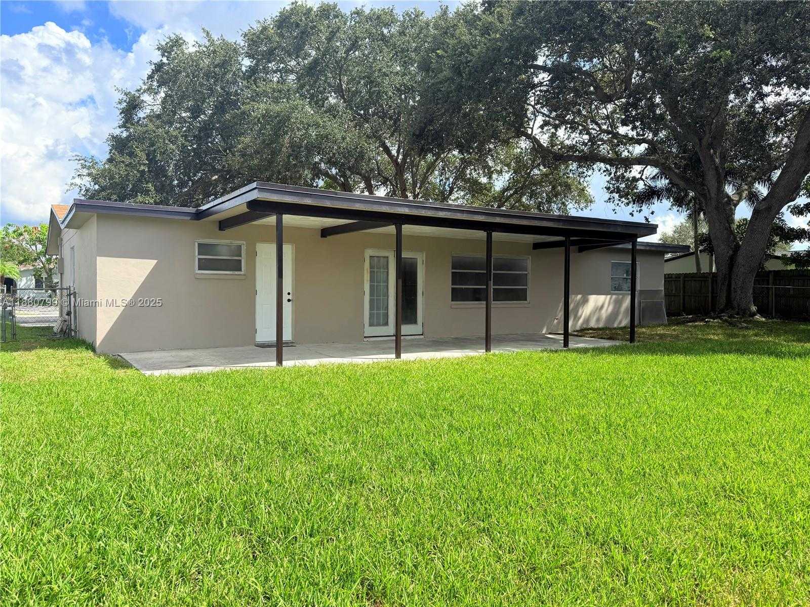 Small Image of 9342 NORTH WEST 23RD ST, Pembroke Pines Number 6
