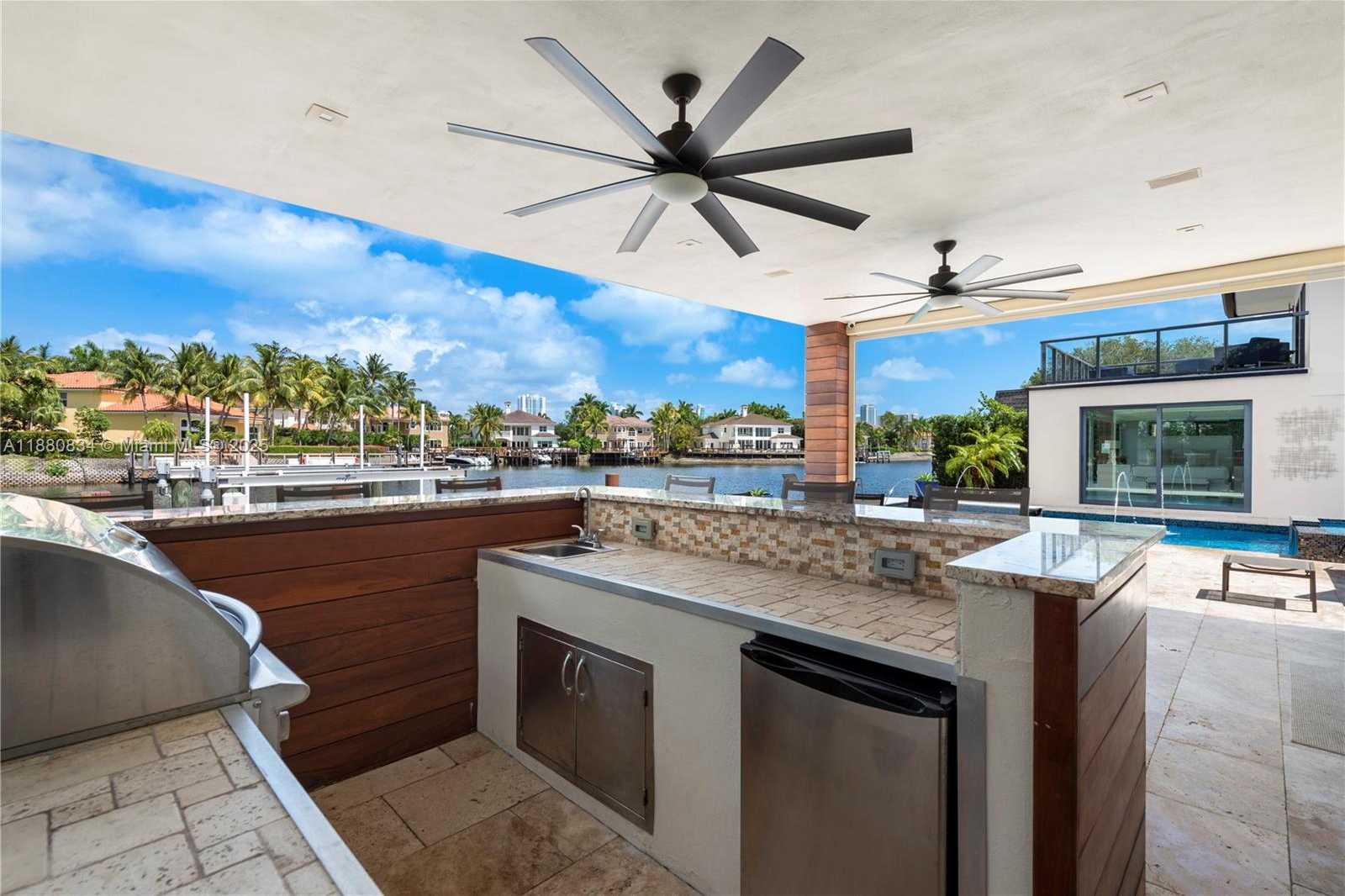 Small Image of 1025 DIPLOMAT PARKWAY, Hollywood Number 10