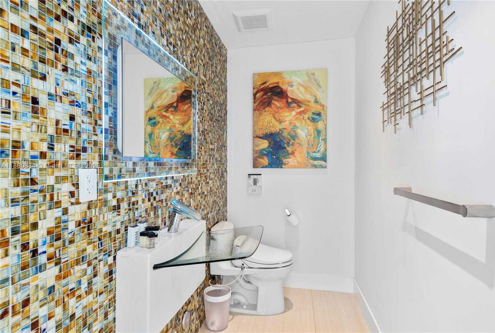 Small Image of 1025 DIPLOMAT PARKWAY, Hollywood Number 11