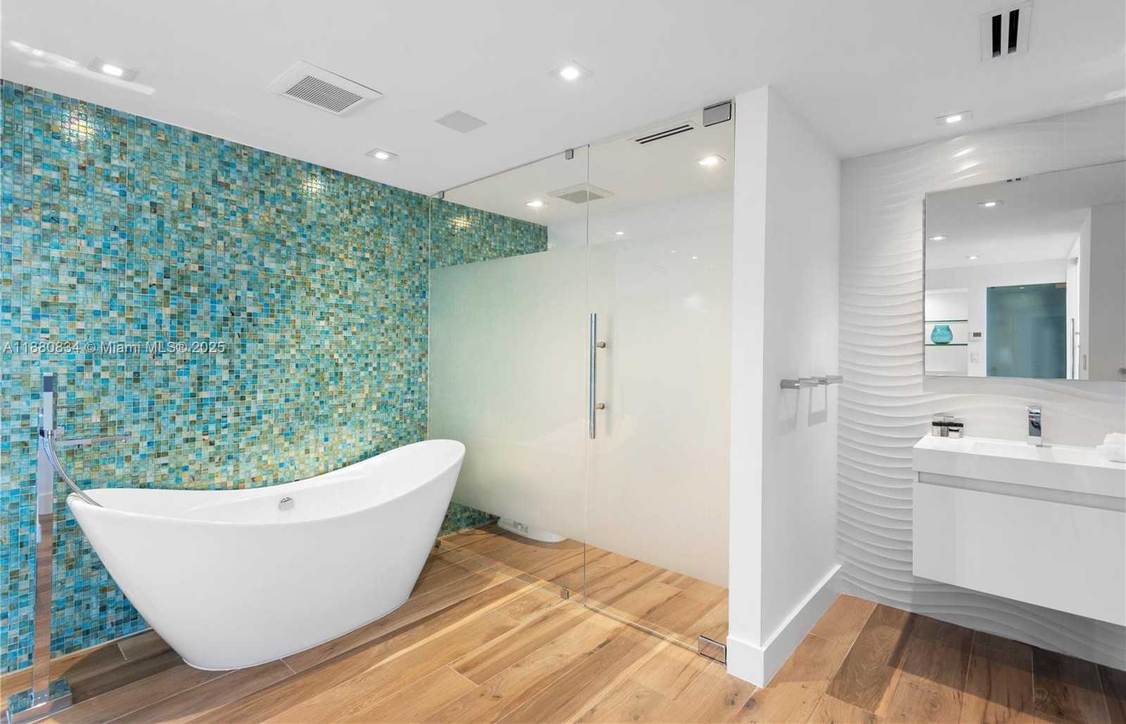 Small Image of 1025 DIPLOMAT PARKWAY, Hollywood Number 13