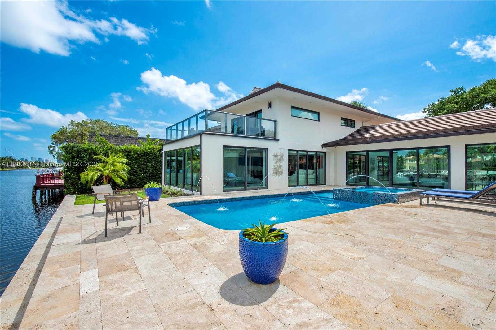 Small Image of 1025 DIPLOMAT PARKWAY, Hollywood Number 7