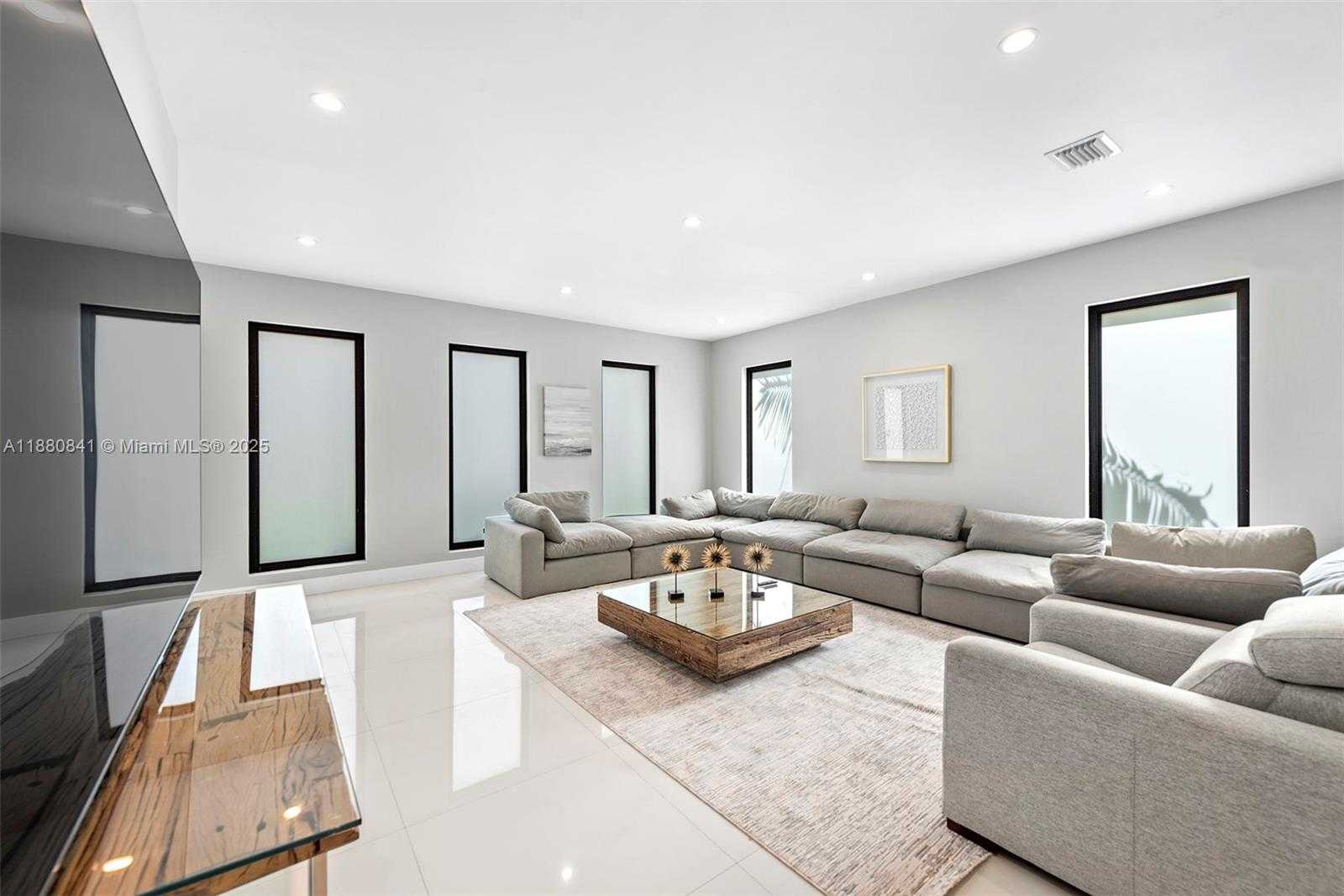 Small Image of 5500 SOUTH WEST 67TH AVE, Miami Number 18