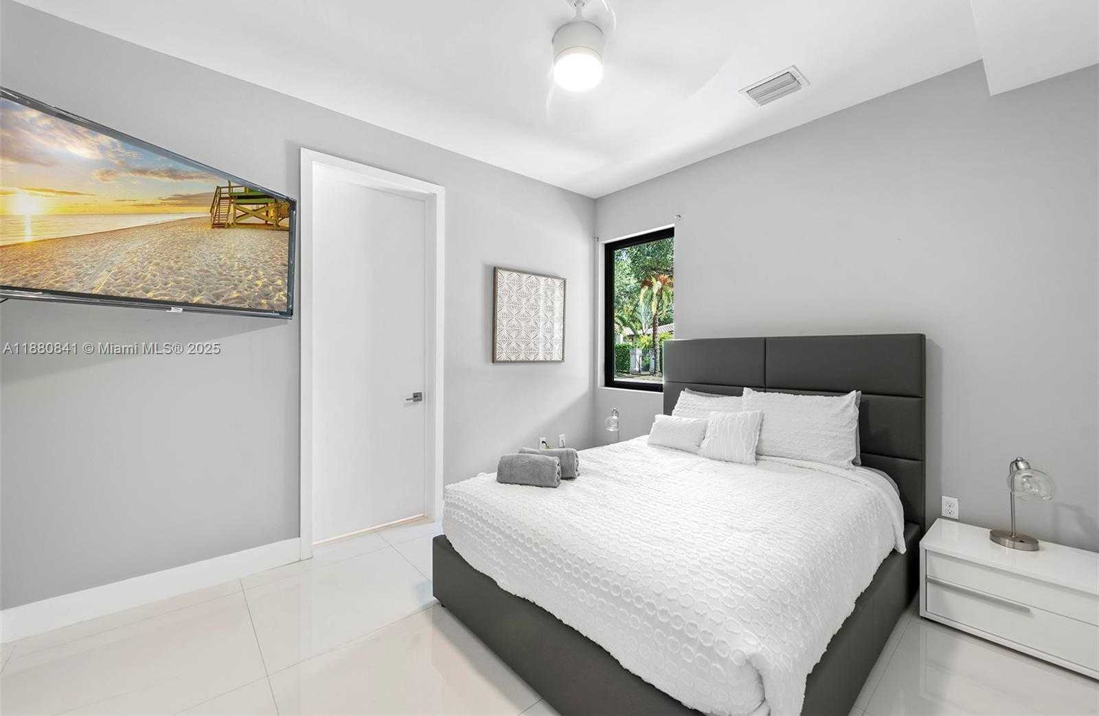 Small Image of 5500 SOUTH WEST 67TH AVE, Miami Number 23