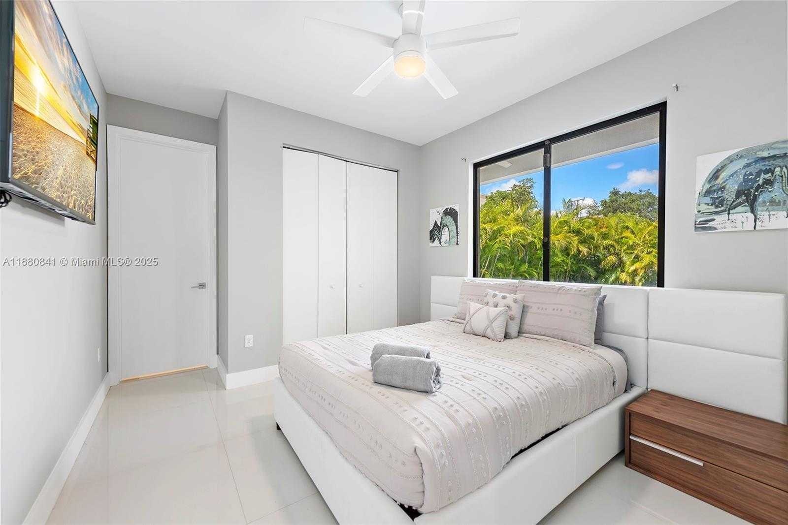 Small Image of 5500 SOUTH WEST 67TH AVE, Miami Number 33
