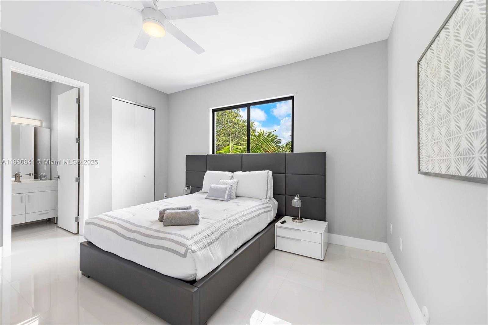 Small Image of 5500 SOUTH WEST 67TH AVE, Miami Number 38