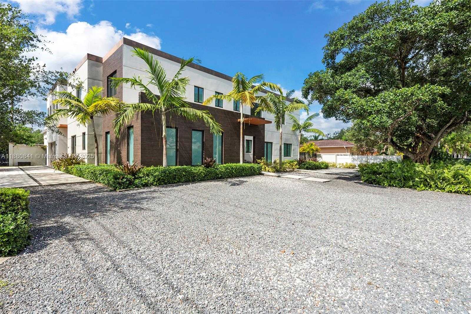 Small Image of 5500 SOUTH WEST 67TH AVE, Miami Number 4