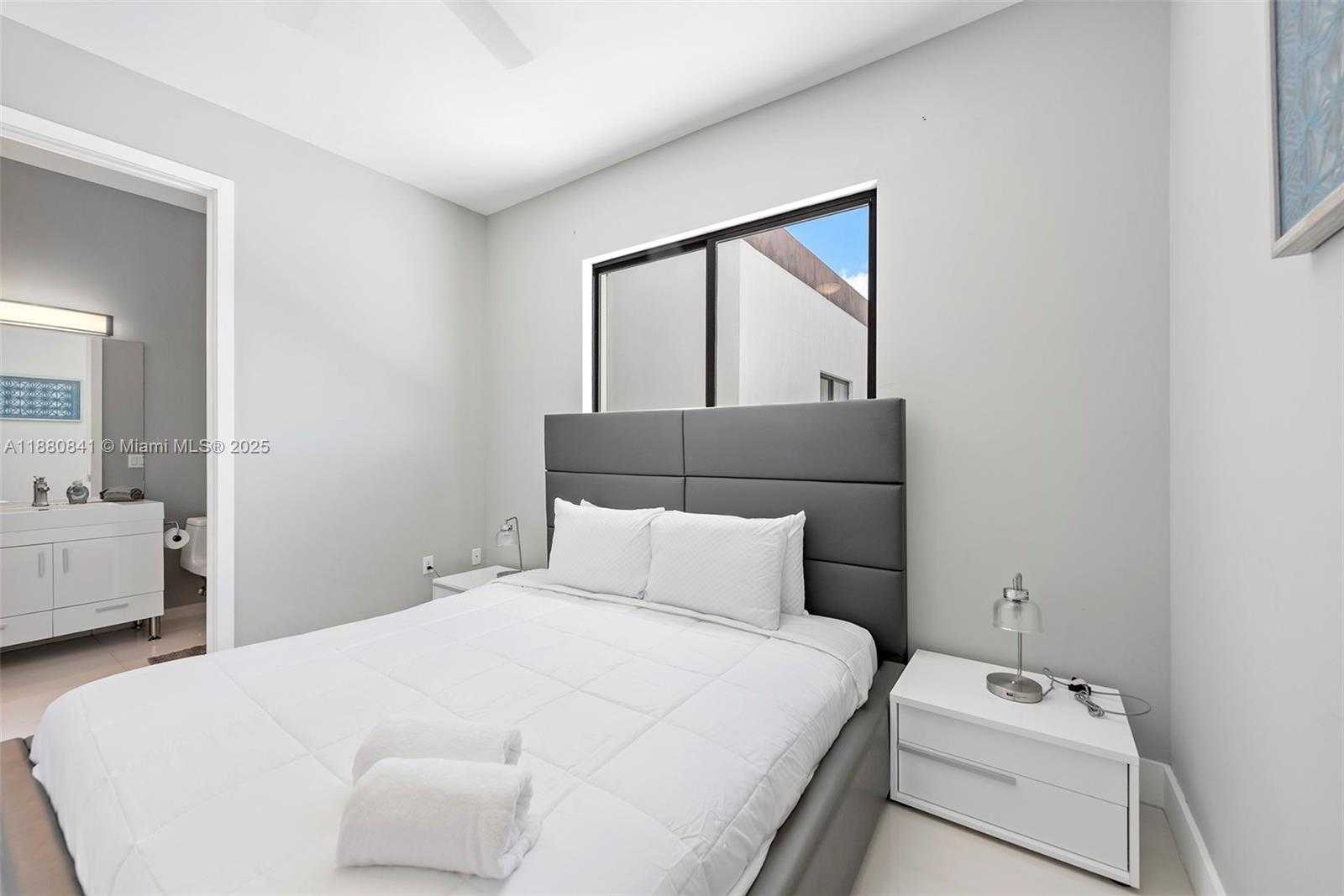 Small Image of 5500 SOUTH WEST 67TH AVE, Miami Number 44