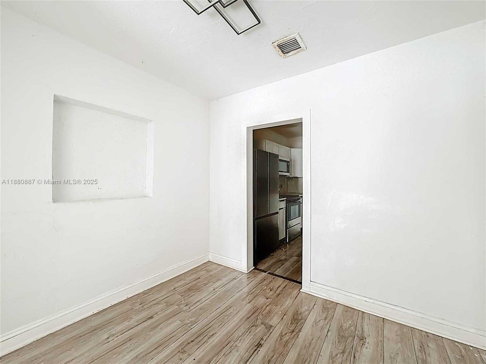 Small Image of 47 NORTH WEST 49TH ST, Miami Number 11