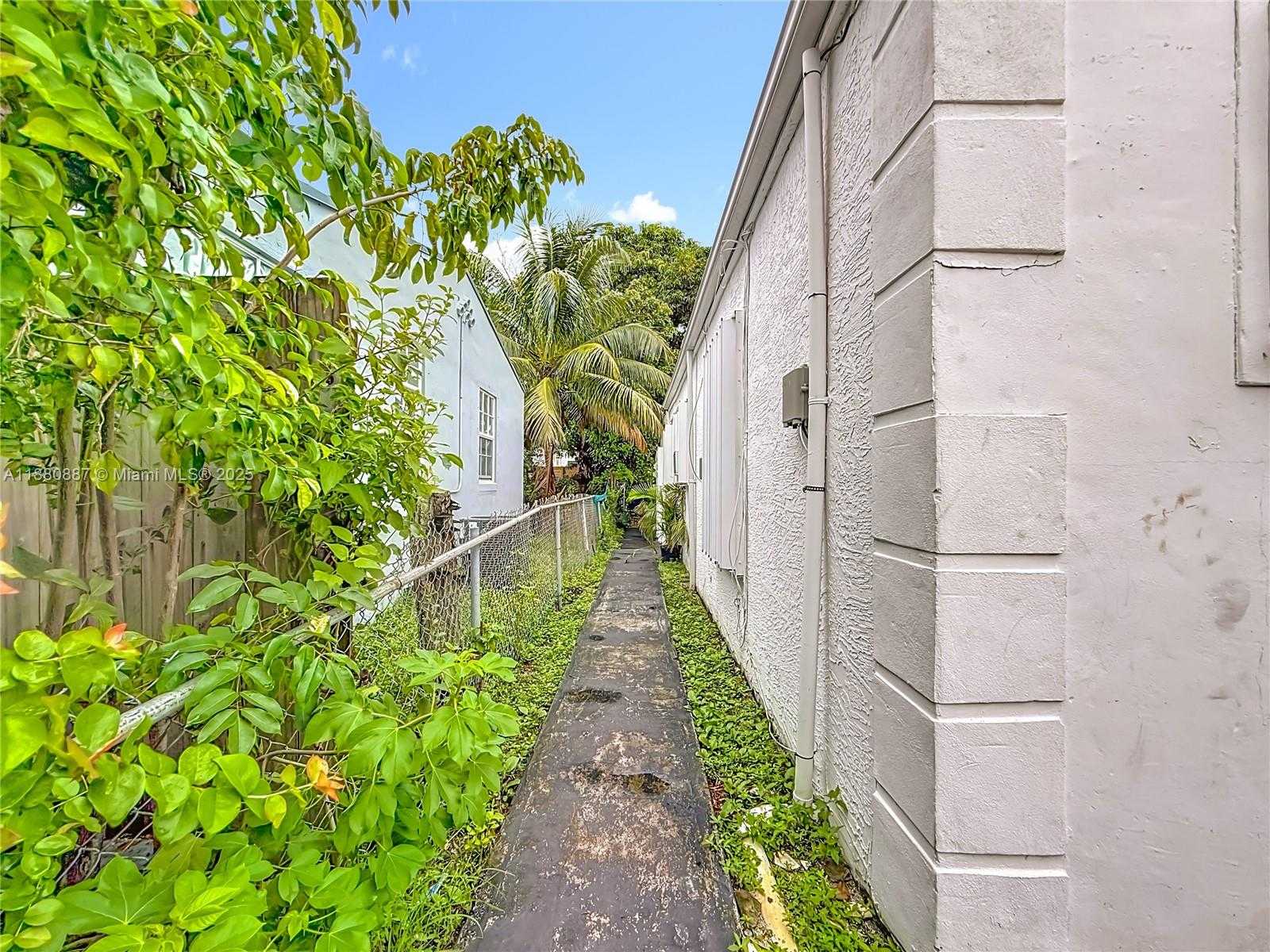 Small Image of 47 NORTH WEST 49TH ST, Miami Number 40
