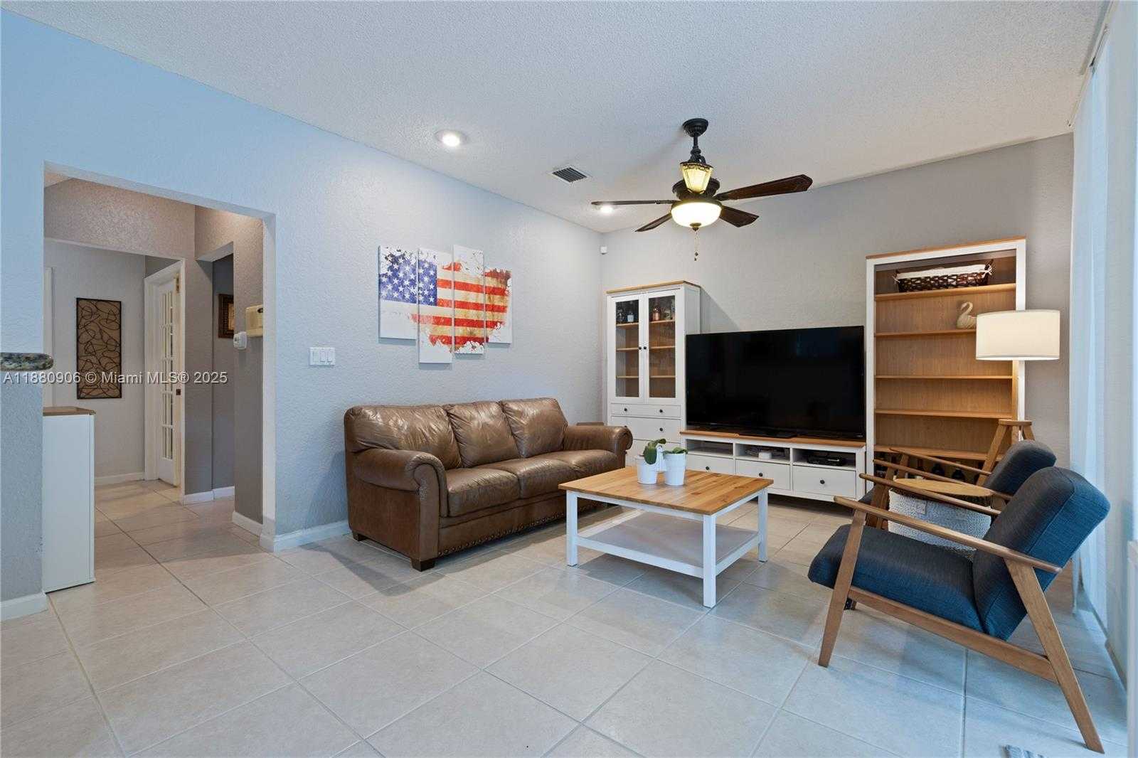 Small Image of 13704 SOUTH GARDEN COVE CIR, Davie Number 10