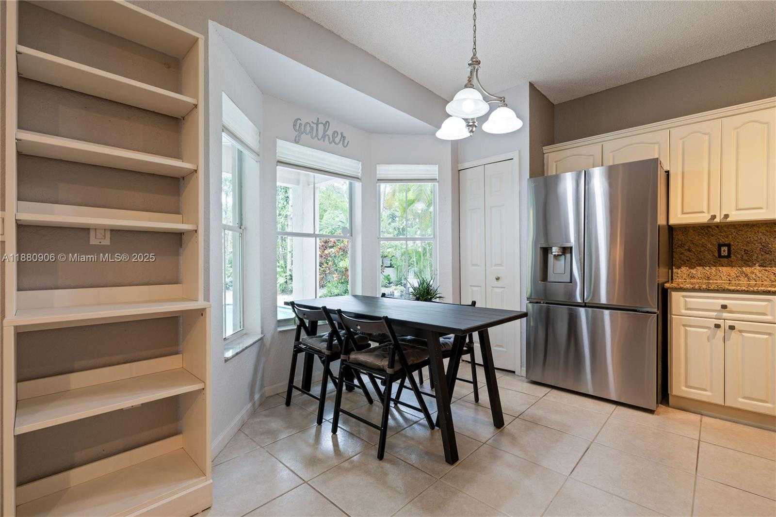 Small Image of 13704 SOUTH GARDEN COVE CIR, Davie Number 12
