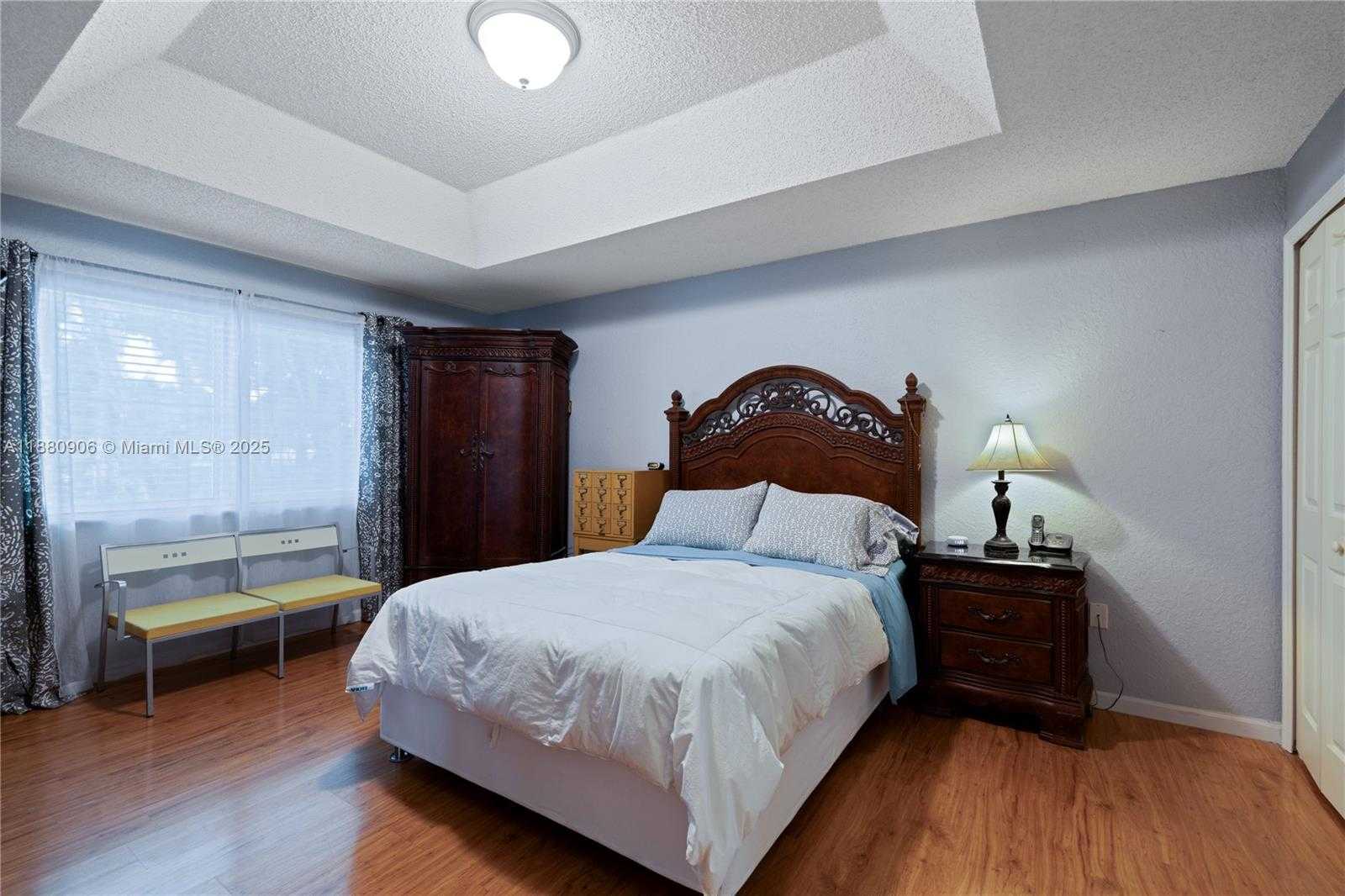 Small Image of 13704 SOUTH GARDEN COVE CIR, Davie Number 16
