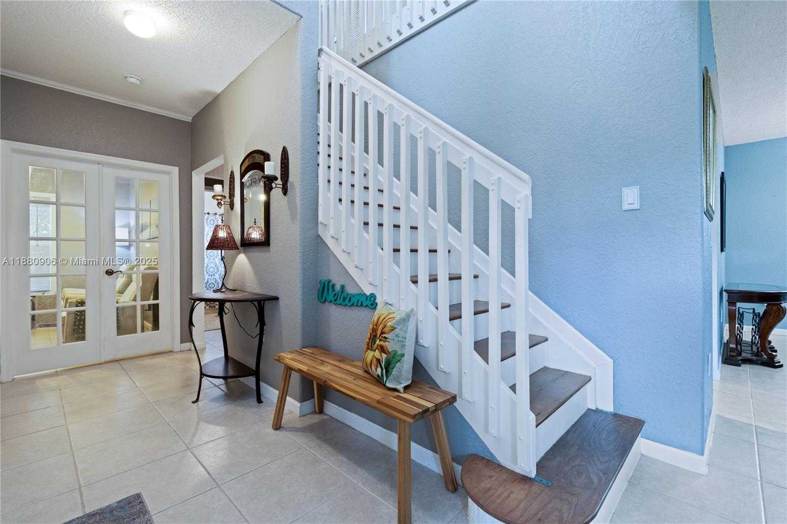 Small Image of 13704 SOUTH GARDEN COVE CIR, Davie Number 2
