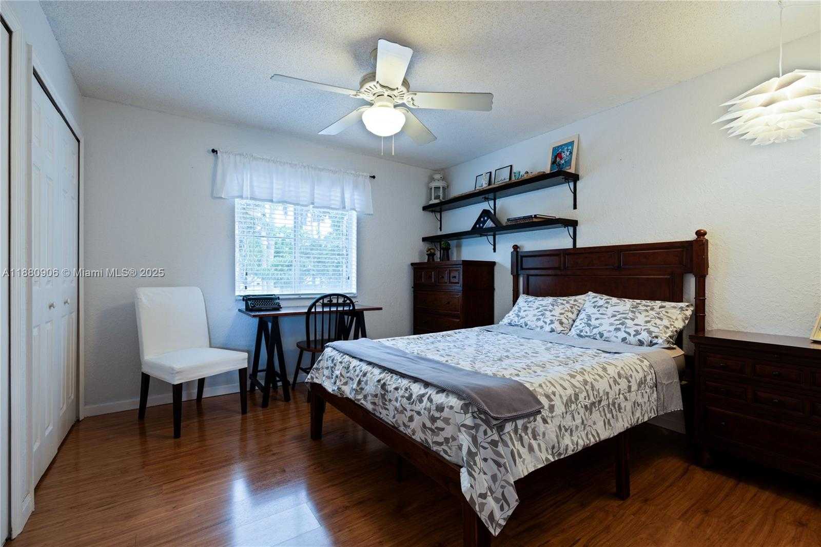 Small Image of 13704 SOUTH GARDEN COVE CIR, Davie Number 21