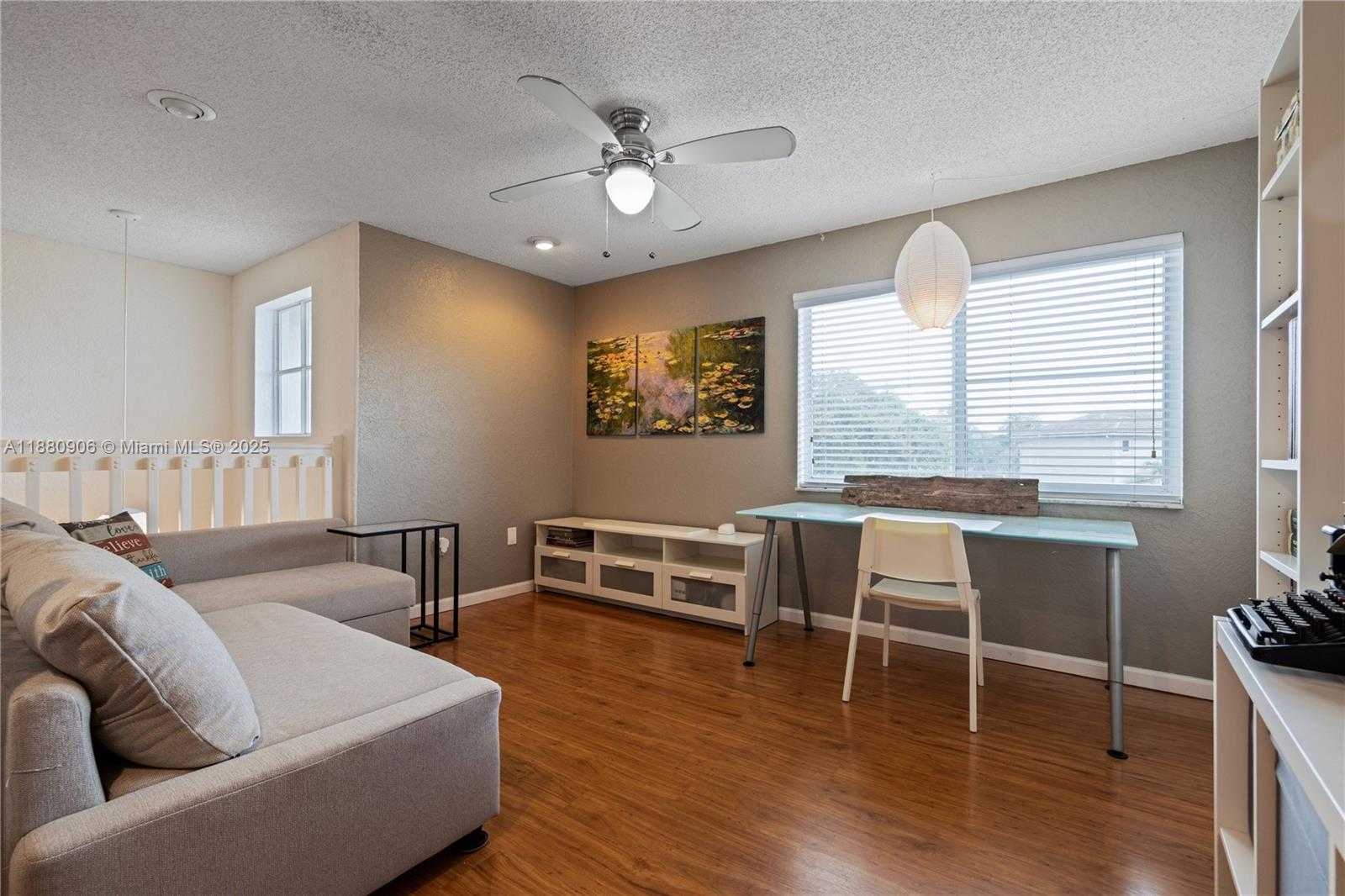 Small Image of 13704 SOUTH GARDEN COVE CIR, Davie Number 24