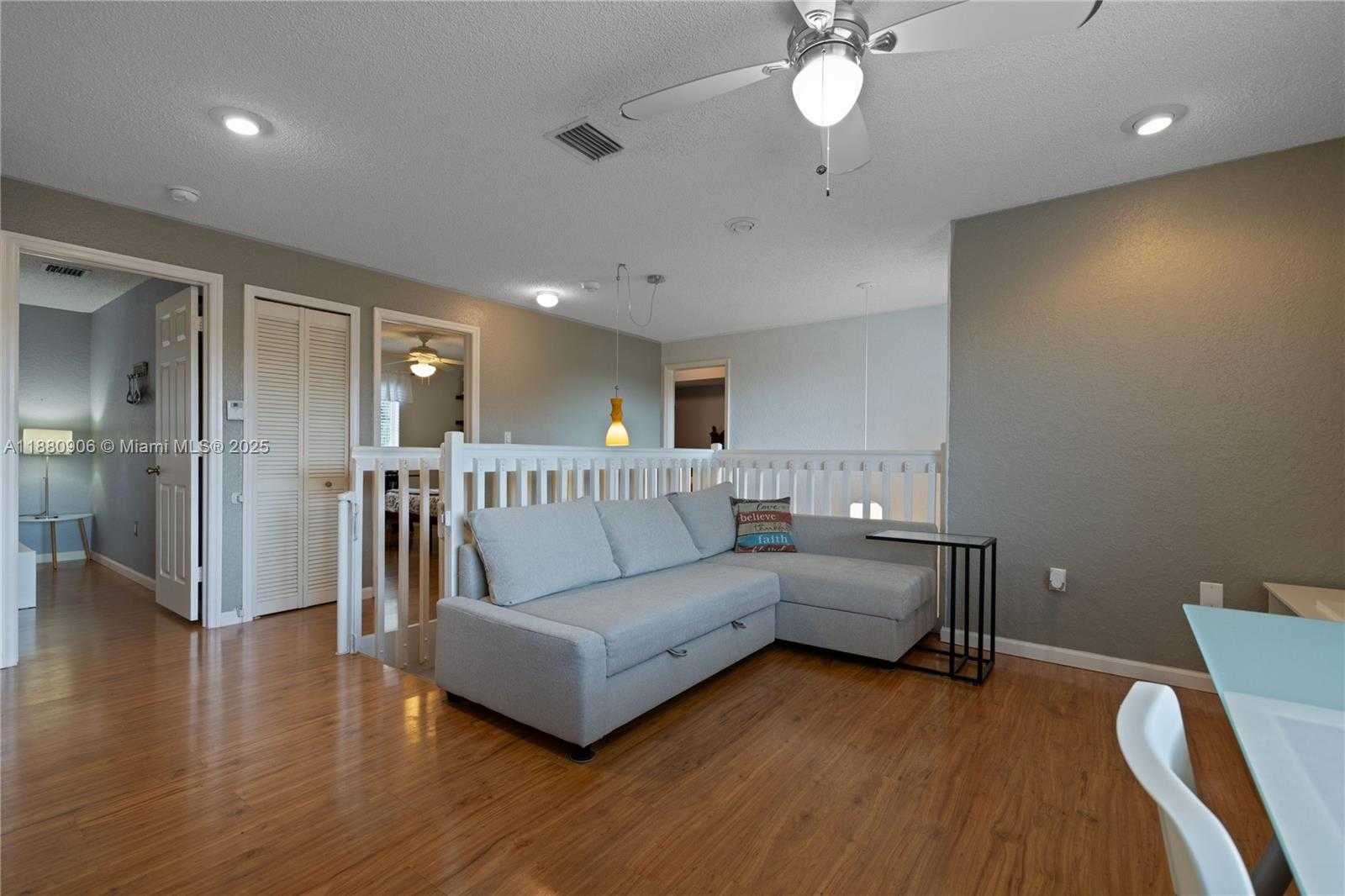 Small Image of 13704 SOUTH GARDEN COVE CIR, Davie Number 25
