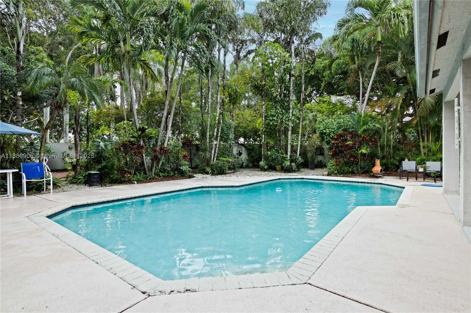 Small Image of 13704 SOUTH GARDEN COVE CIR, Davie Number 26