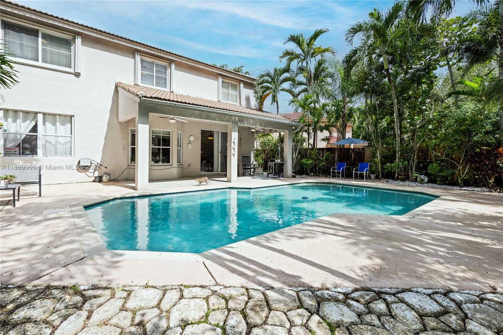 Small Image of 13704 SOUTH GARDEN COVE CIR, Davie Number 28