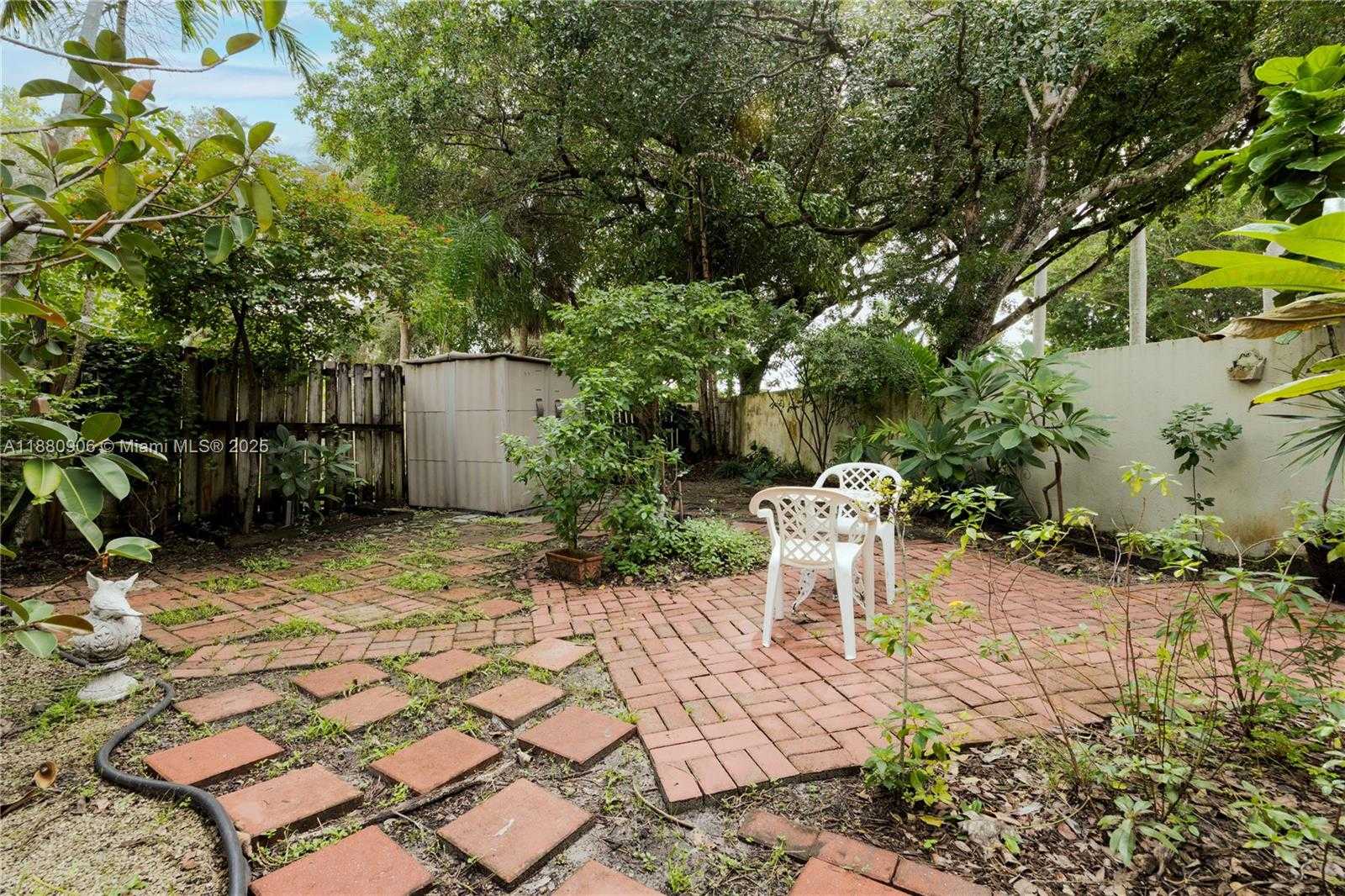 Small Image of 13704 SOUTH GARDEN COVE CIR, Davie Number 30