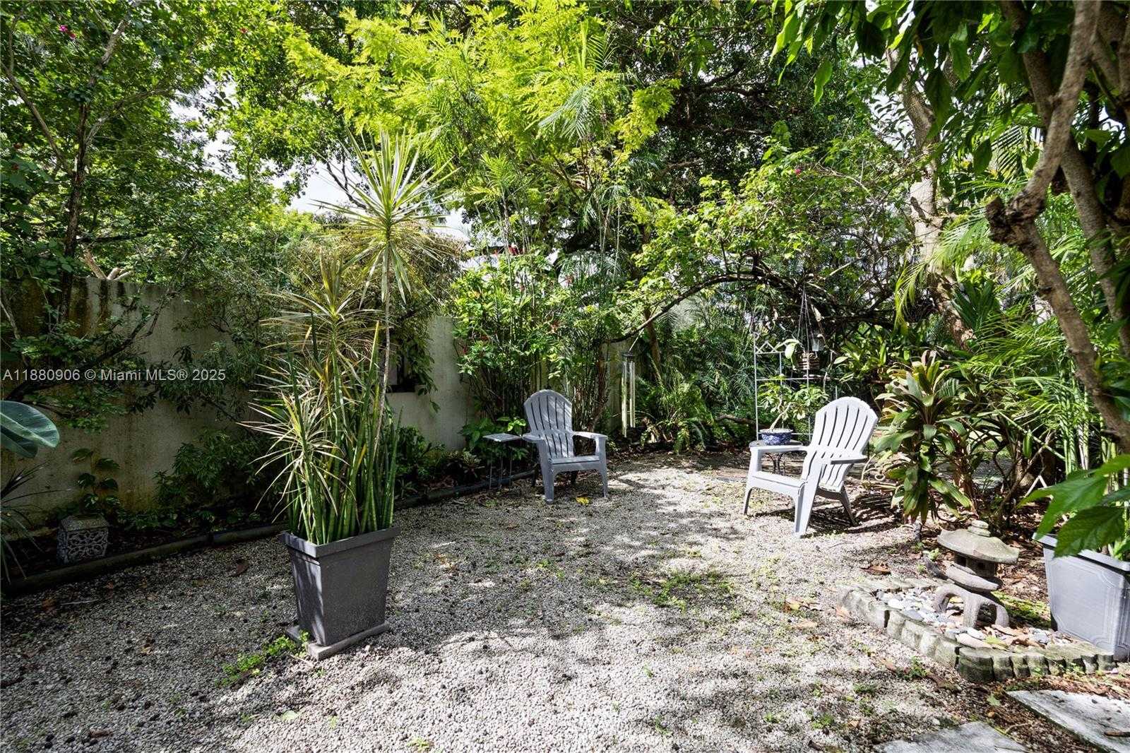 Small Image of 13704 SOUTH GARDEN COVE CIR, Davie Number 31