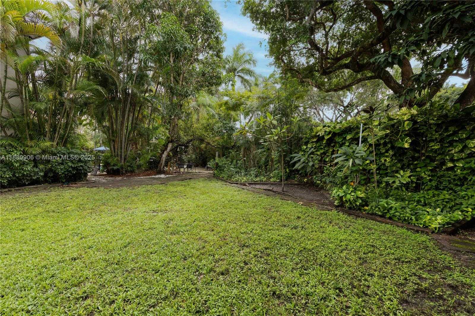 Small Image of 13704 SOUTH GARDEN COVE CIR, Davie Number 32