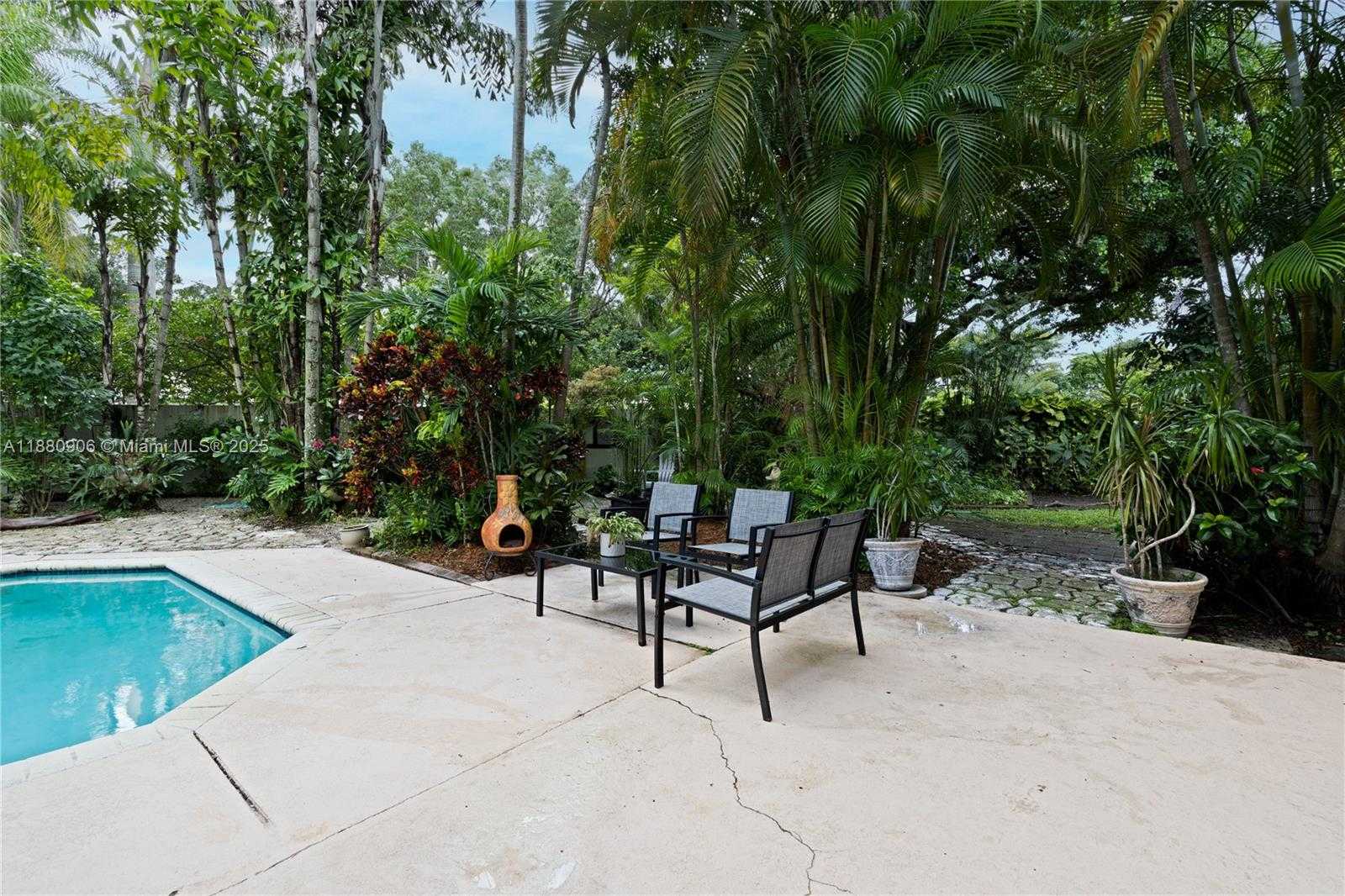 Small Image of 13704 SOUTH GARDEN COVE CIR, Davie Number 33
