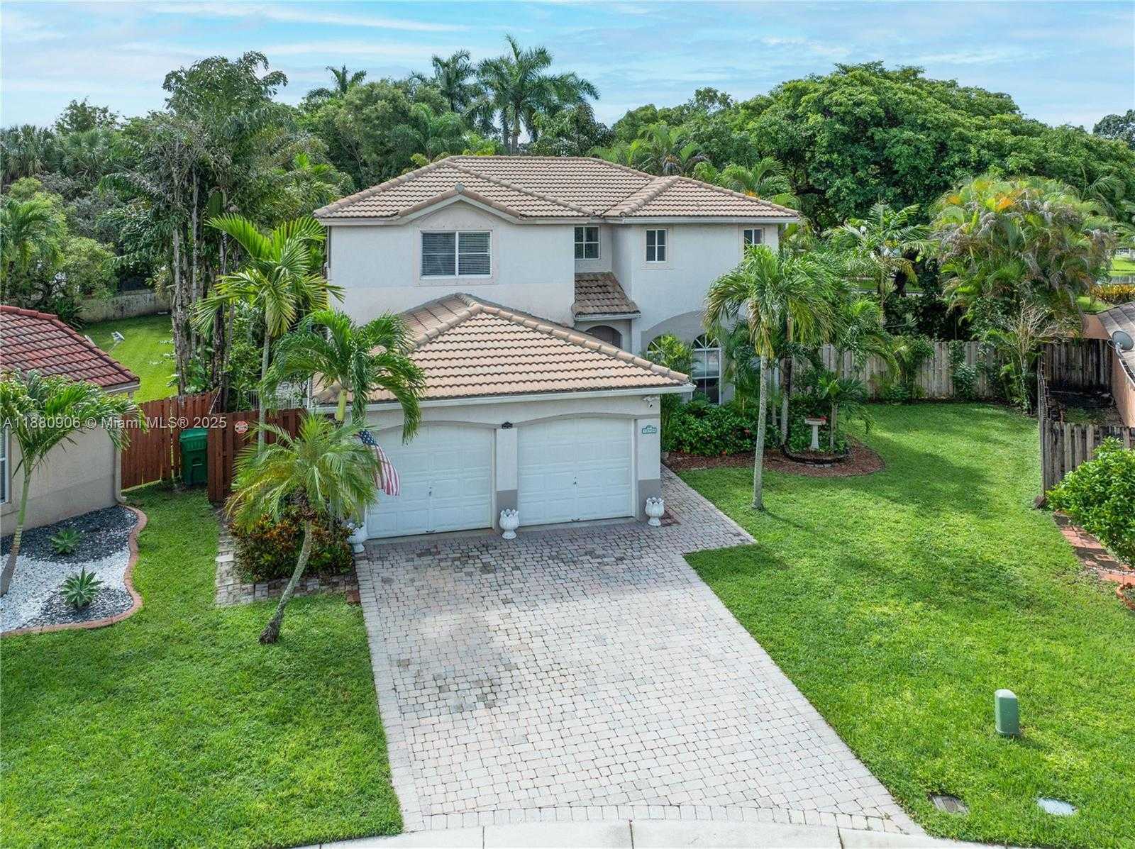 Small Image of 13704 SOUTH GARDEN COVE CIR, Davie Number 34