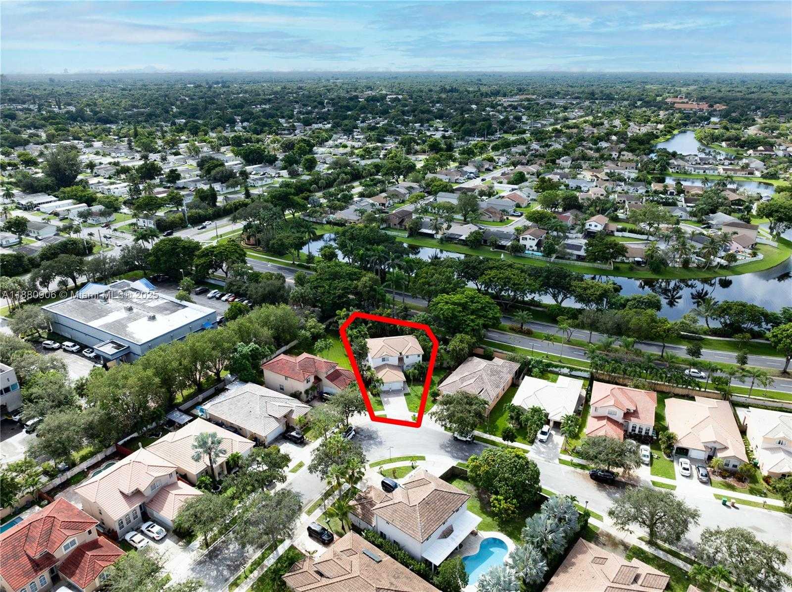 Small Image of 13704 SOUTH GARDEN COVE CIR, Davie Number 35