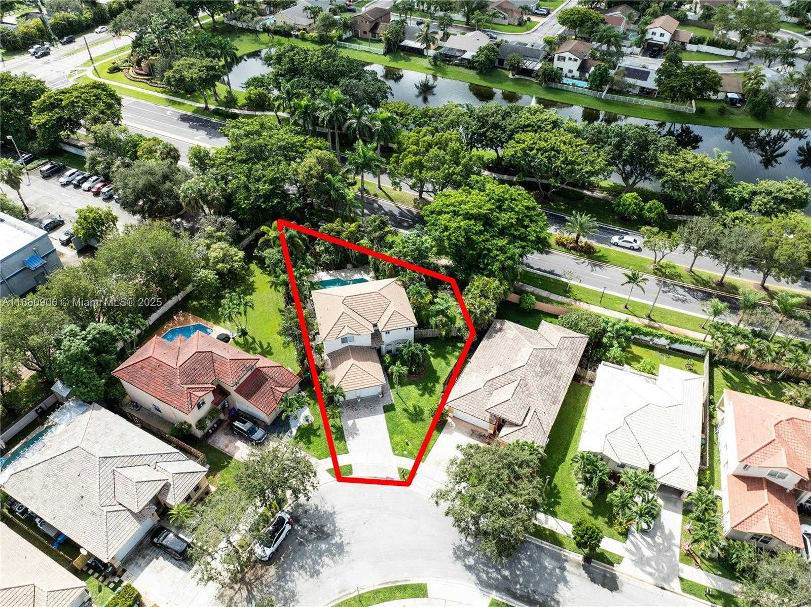 Small Image of 13704 SOUTH GARDEN COVE CIR, Davie Number 36