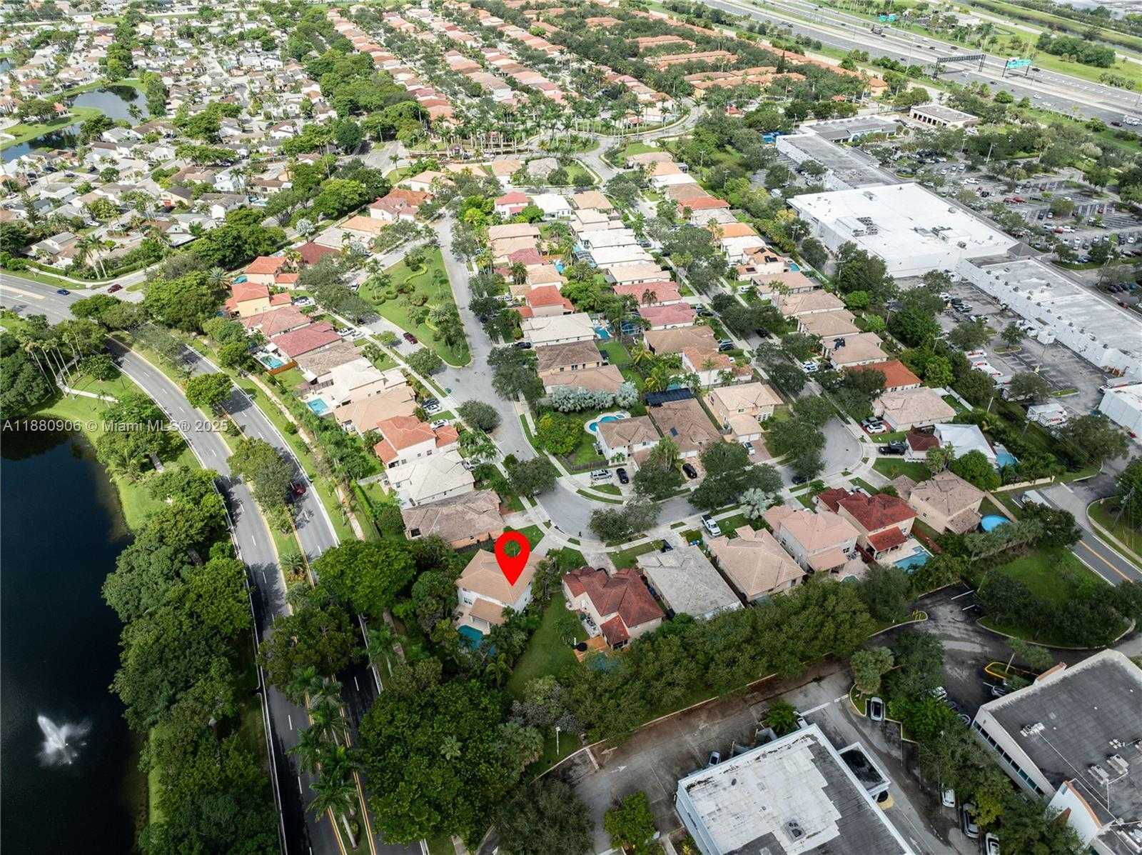 Small Image of 13704 SOUTH GARDEN COVE CIR, Davie Number 38