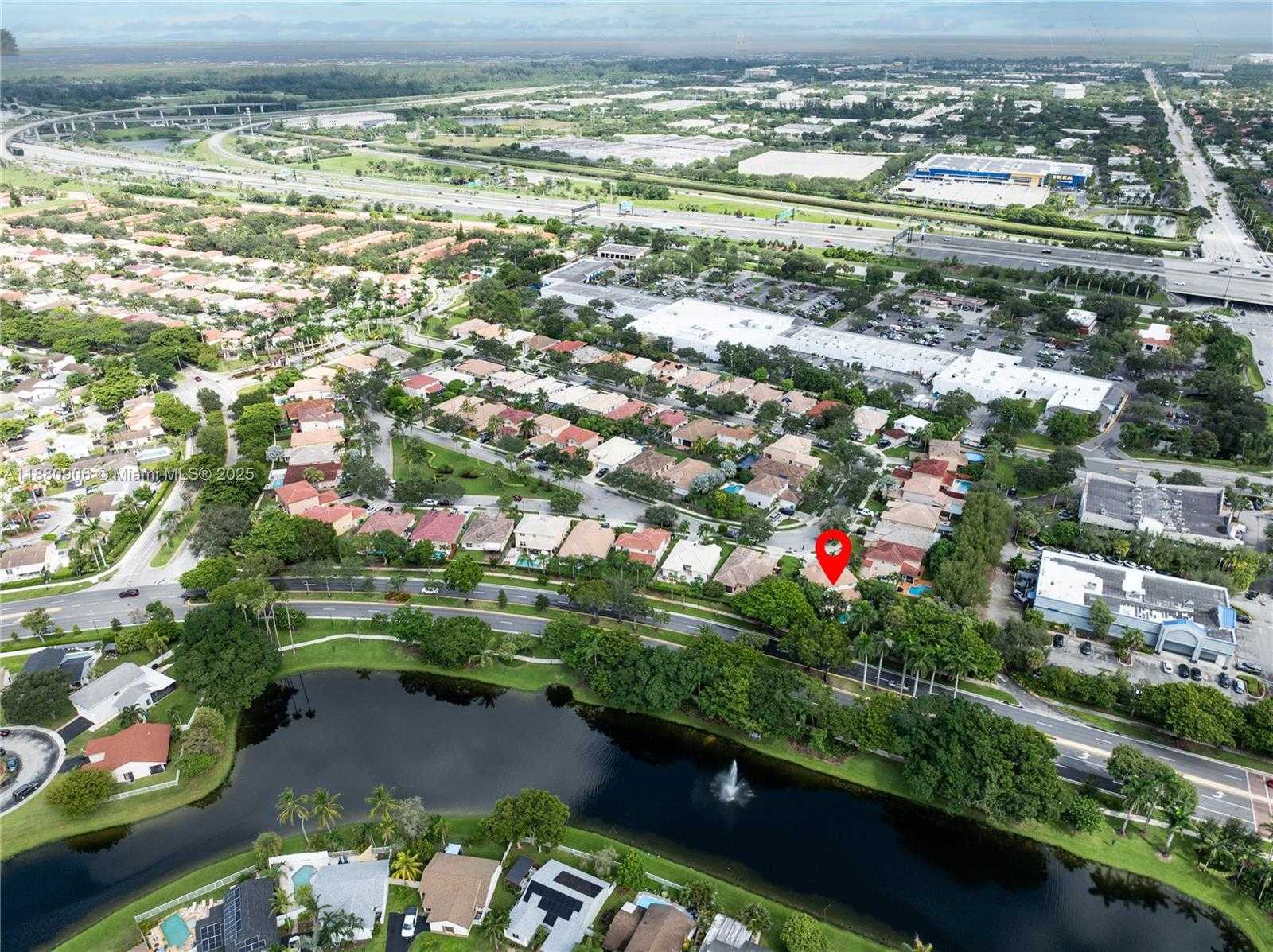 Small Image of 13704 SOUTH GARDEN COVE CIR, Davie Number 39