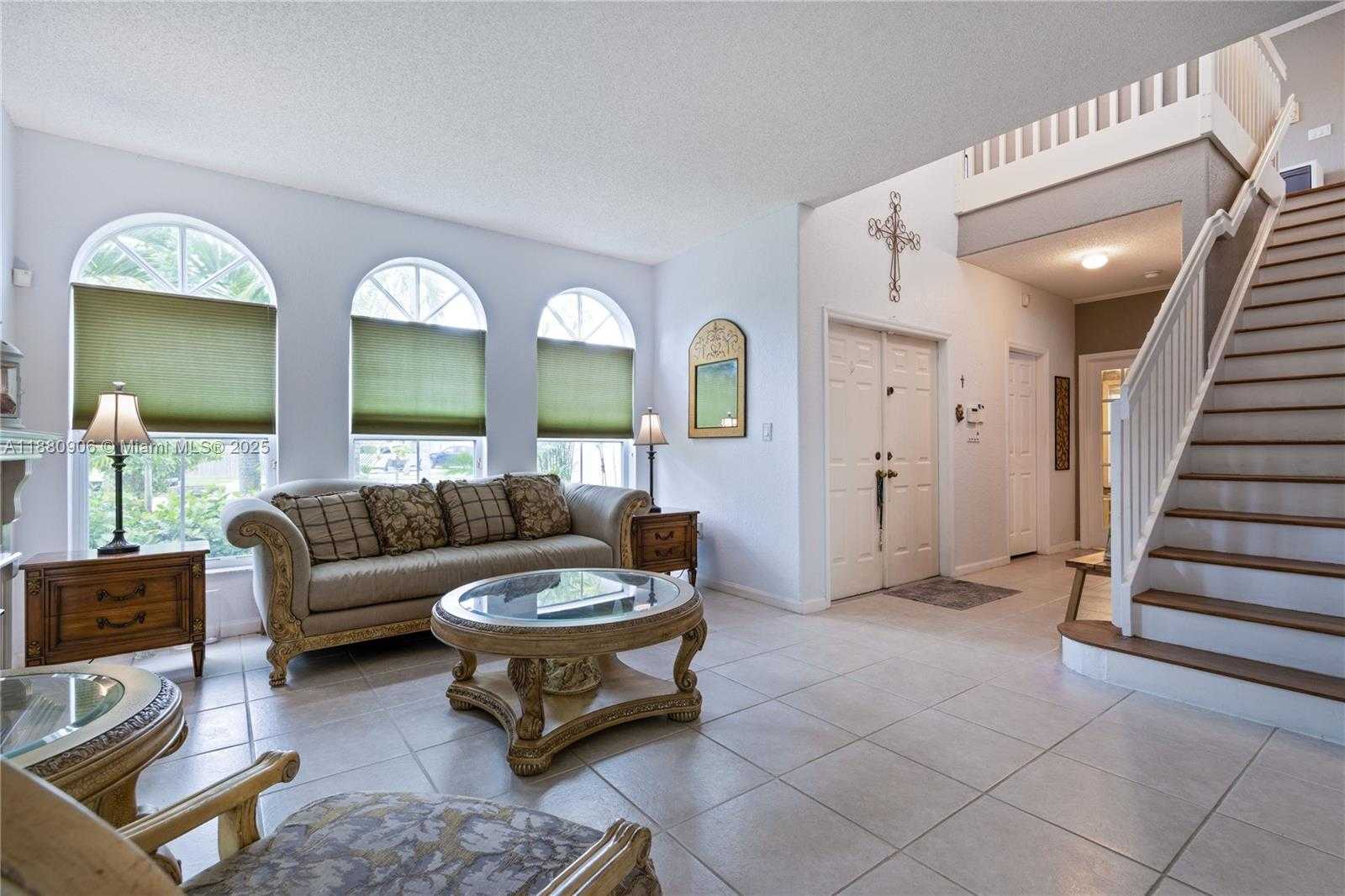 Small Image of 13704 SOUTH GARDEN COVE CIR, Davie Number 4