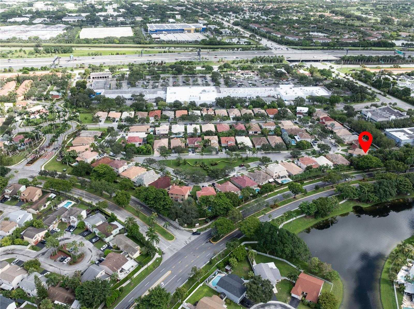 Small Image of 13704 SOUTH GARDEN COVE CIR, Davie Number 41