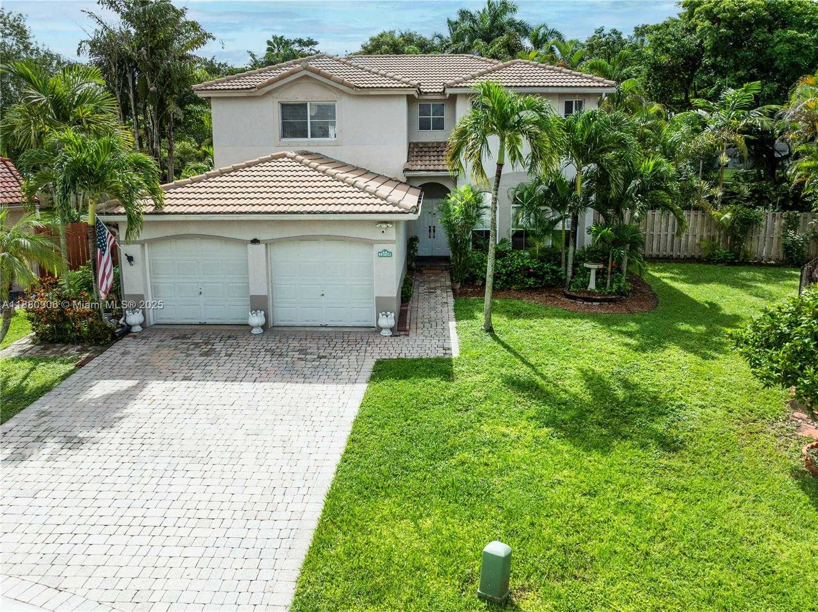 Small Image of 13704 SOUTH GARDEN COVE CIR, Davie Number 45
