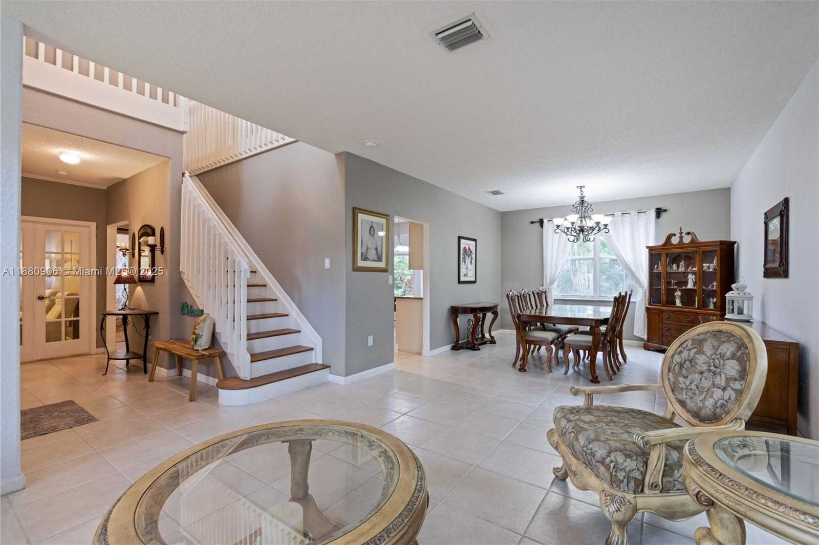 Small Image of 13704 SOUTH GARDEN COVE CIR, Davie Number 5