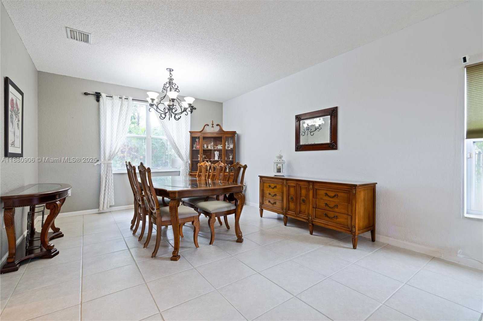 Small Image of 13704 SOUTH GARDEN COVE CIR, Davie Number 6