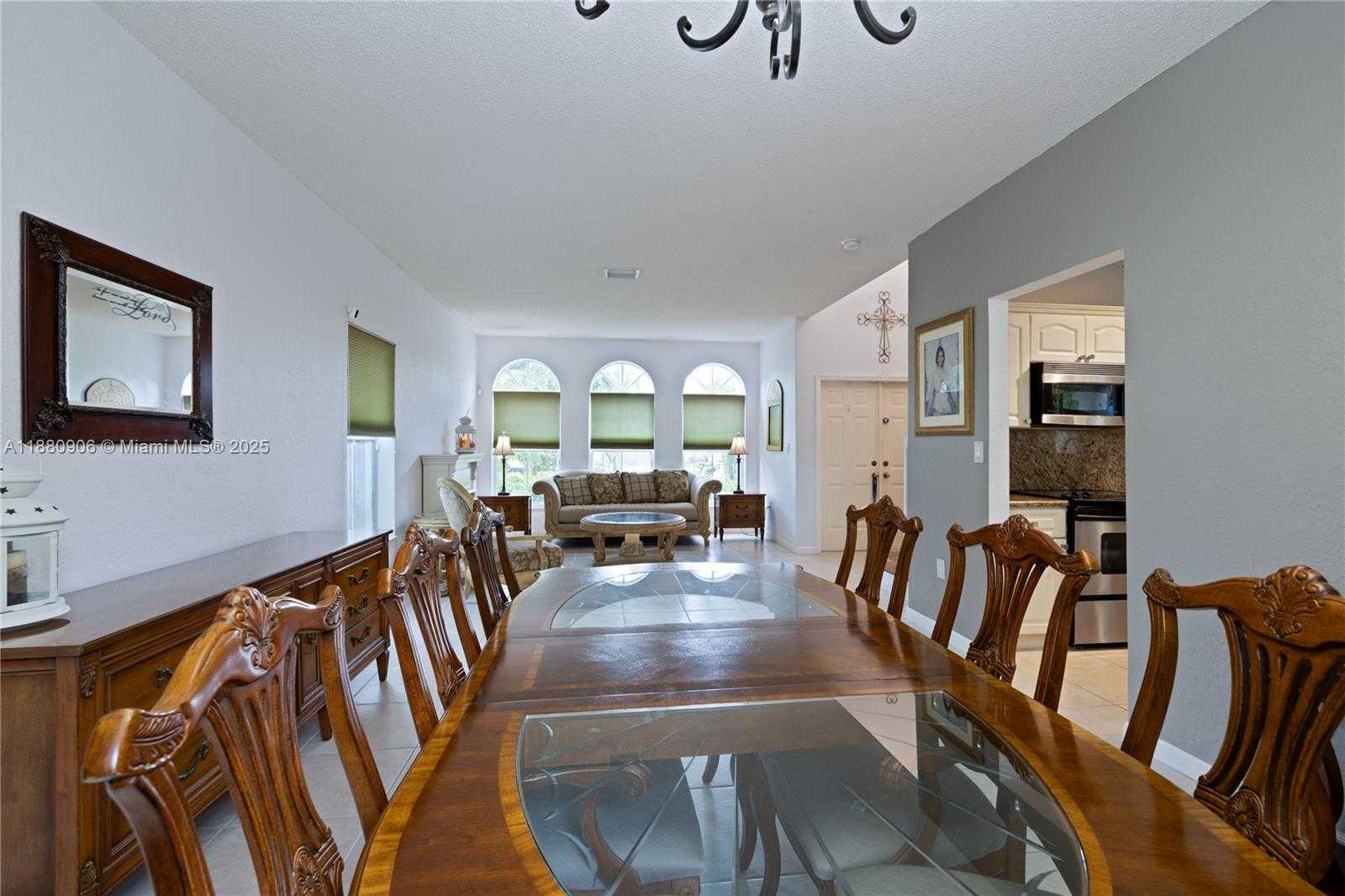 Small Image of 13704 SOUTH GARDEN COVE CIR, Davie Number 7