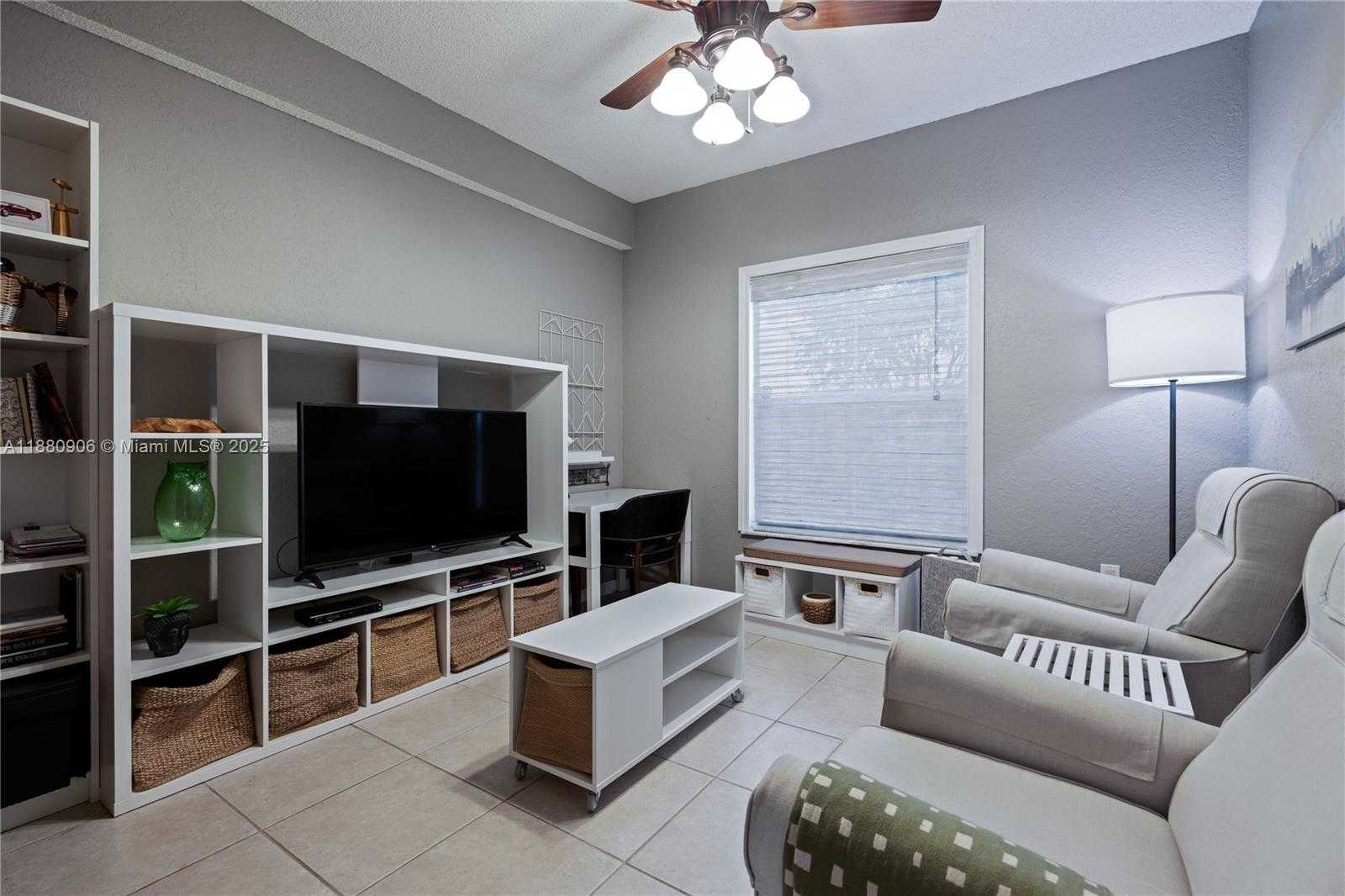 Small Image of 13704 SOUTH GARDEN COVE CIR, Davie Number 8
