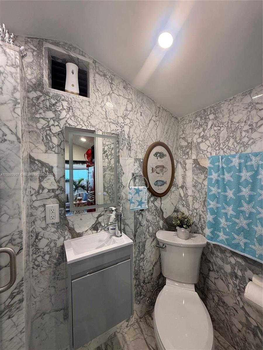Small Image of 325 CALUSA ST, Key Largo Number 7